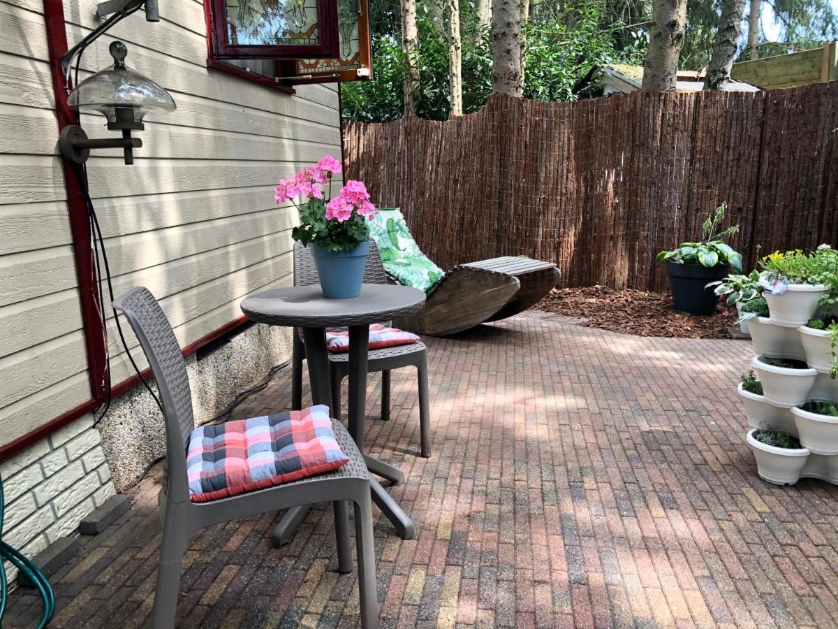 Retro Relax Resort Midden In Het Bos Op De Veluwe In 푸텐 외부 사진